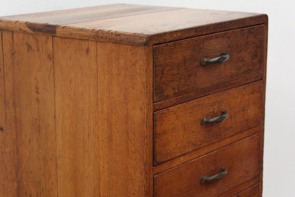 アンティーク家具　アンティーク 使い込まれた味のある7段小引き出し(小物入れ)