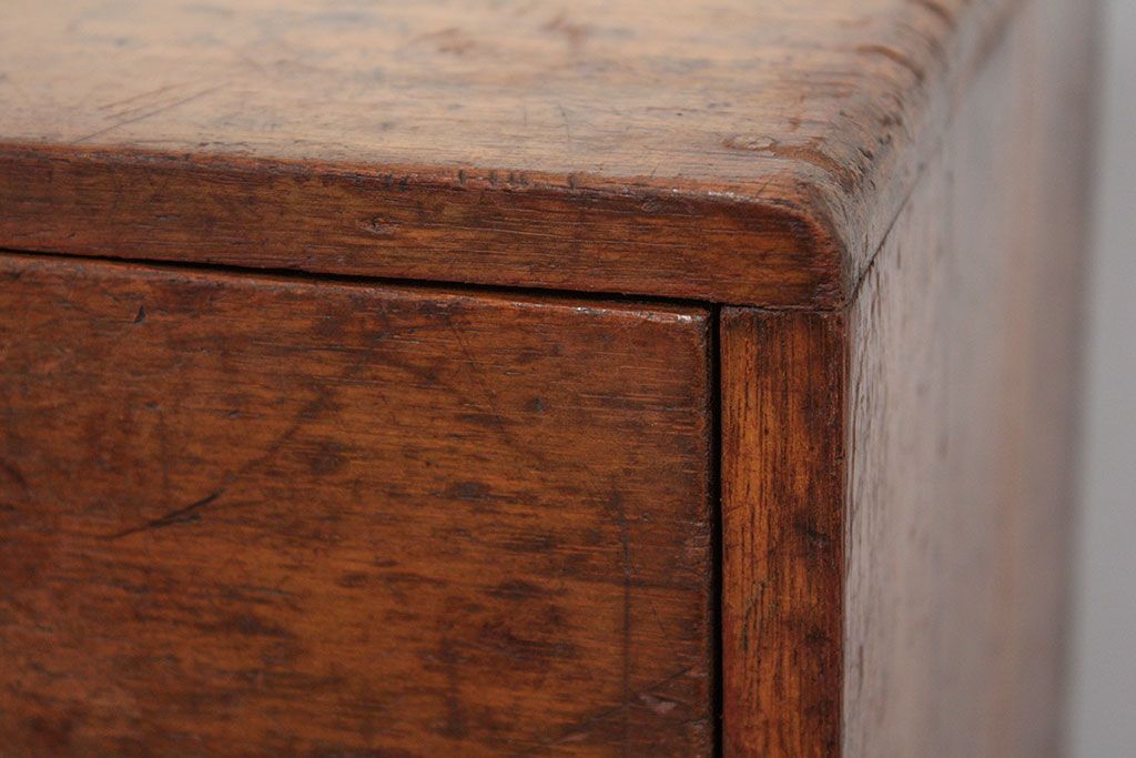 アンティーク家具　アンティーク 使い込まれた味のある7段小引き出し(小物入れ)