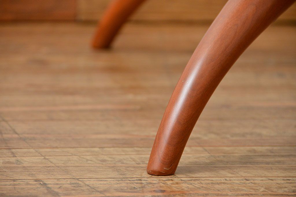 中古　アクタス取扱い　イタリアポラダ(porada)社　リビングテーブル　定価約21万円(センターテーブル)