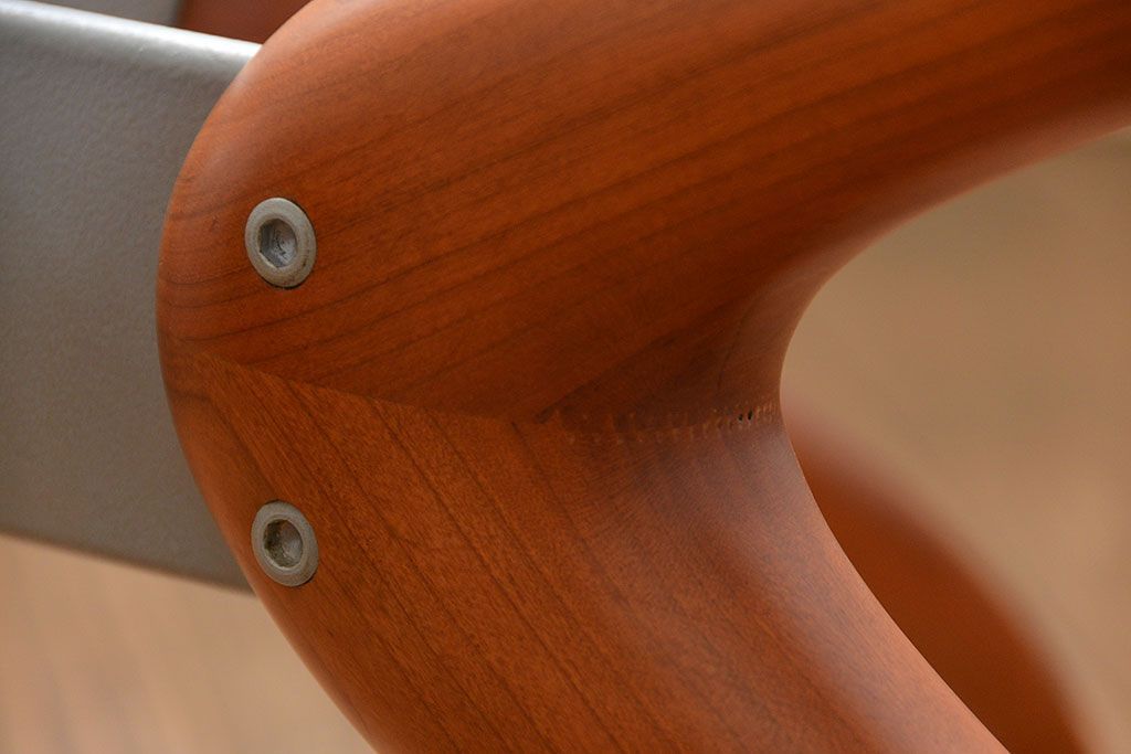 中古　アクタス取扱い　イタリアポラダ(porada)社　リビングテーブル　定価約21万円(センターテーブル)