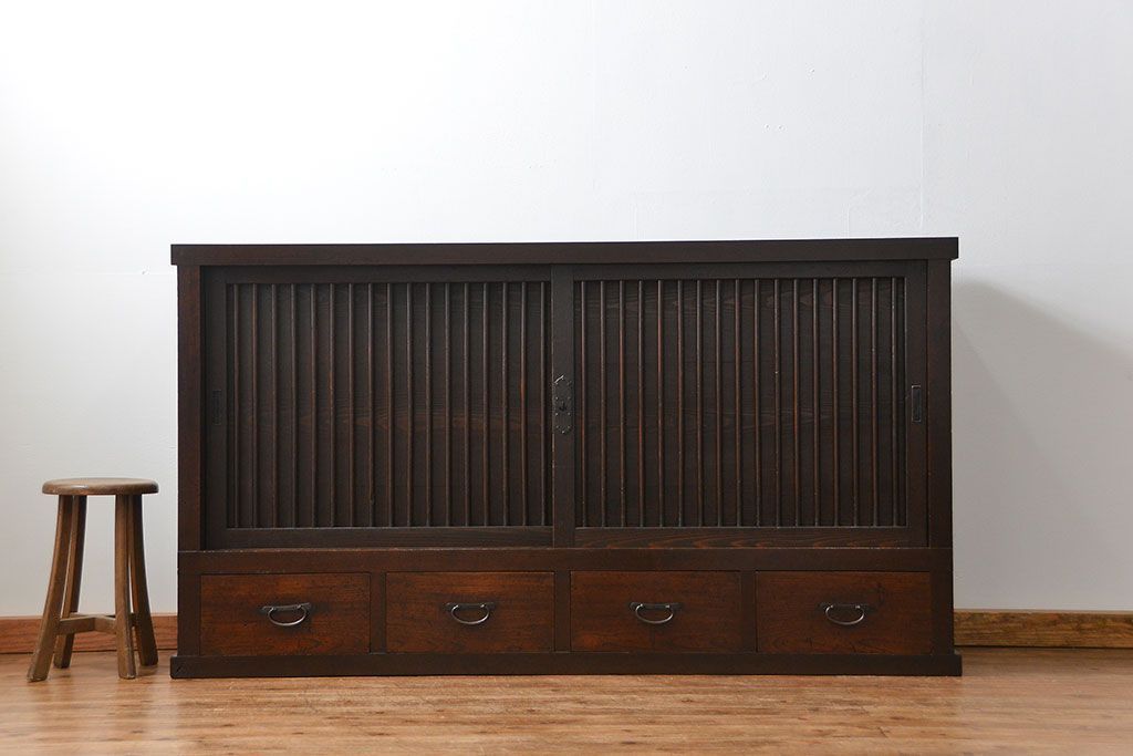 アンティーク家具　古民具・骨董 味わい深い　引き出し付き縦桟引き戸収納箪笥　サイドボード(水屋箪笥、下駄箱)