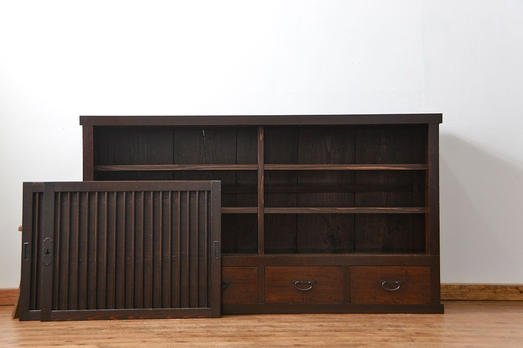 アンティーク家具　古民具・骨董 味わい深い　引き出し付き縦桟引き戸収納箪笥　サイドボード(水屋箪笥、下駄箱)