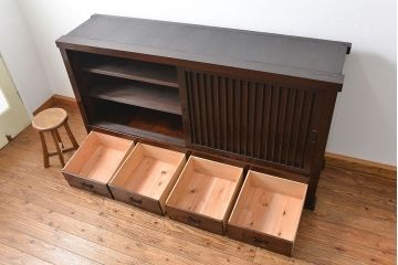 アンティーク家具　古民具・骨董 味わい深い　引き出し付き縦桟引き戸収納箪笥　サイドボード(水屋箪笥、下駄箱)