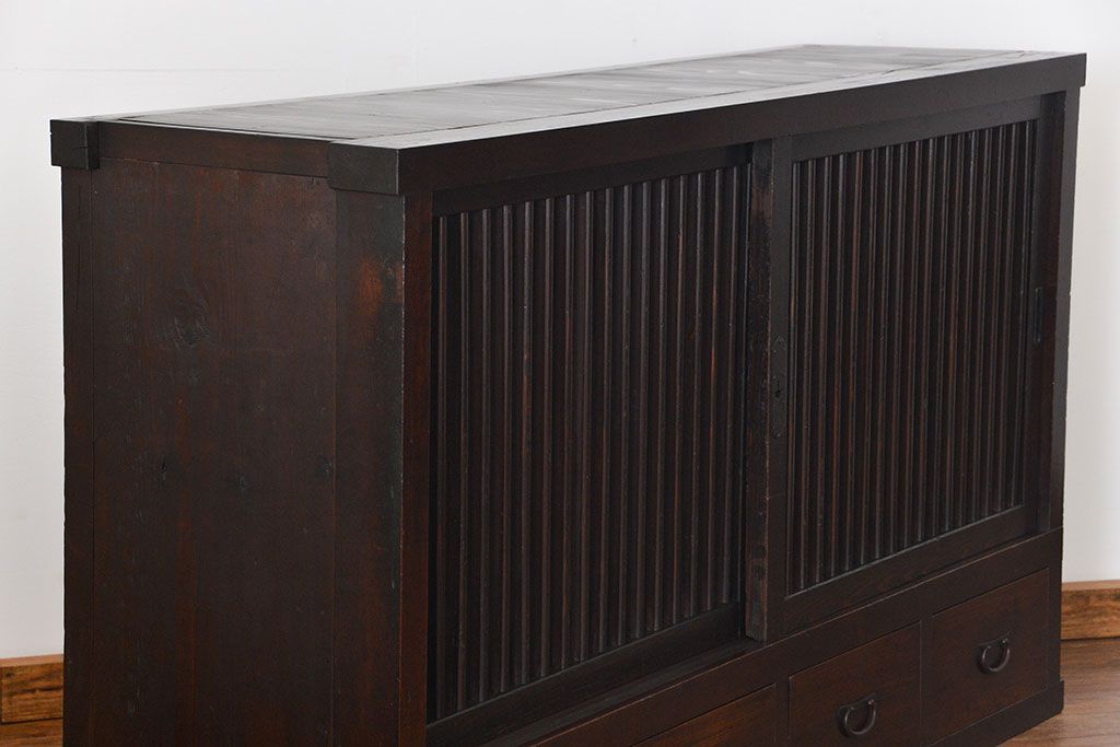 アンティーク家具　古民具・骨董 味わい深い　引き出し付き縦桟引き戸収納箪笥　サイドボード(水屋箪笥、下駄箱)