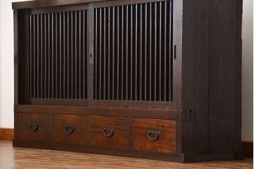 アンティーク家具　古民具・骨董 味わい深い　引き出し付き縦桟引き戸収納箪笥　サイドボード(水屋箪笥、下駄箱)