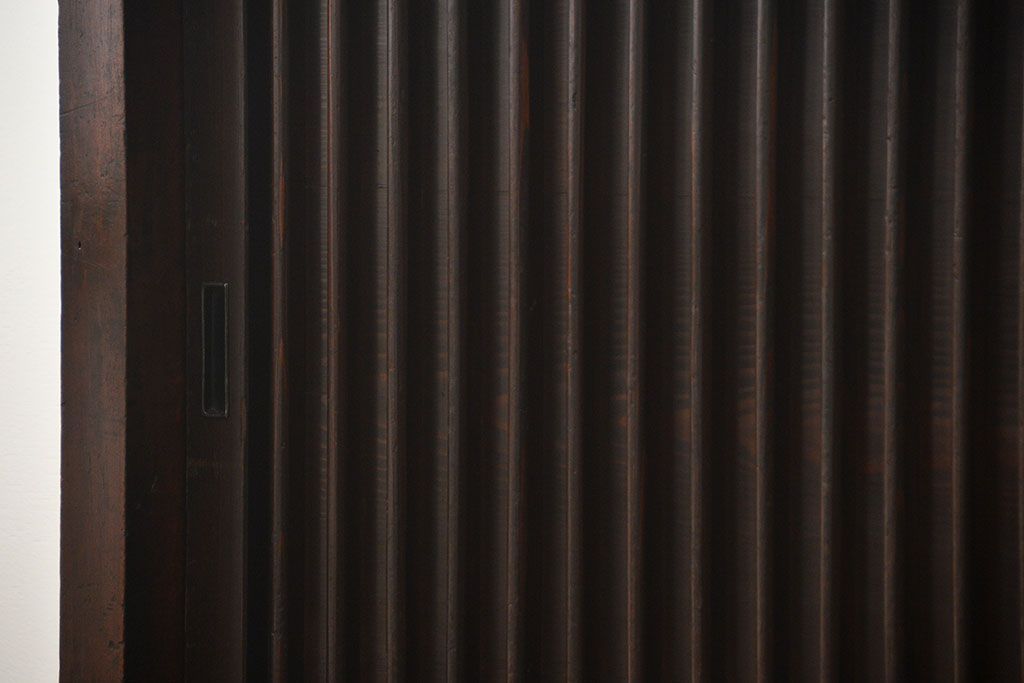 アンティーク家具　古民具・骨董 味わい深い　引き出し付き縦桟引き戸収納箪笥　サイドボード(水屋箪笥、下駄箱)