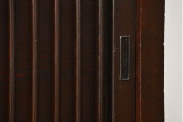 アンティーク家具　古民具・骨董 味わい深い　引き出し付き縦桟引き戸収納箪笥　サイドボード(水屋箪笥、下駄箱)