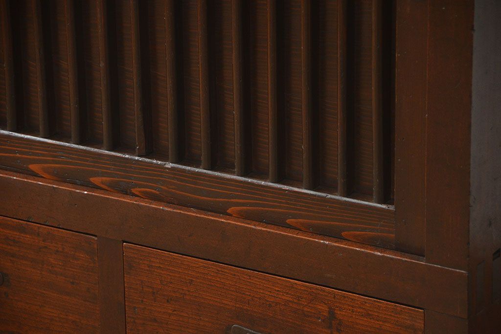 アンティーク家具　古民具・骨董 味わい深い　引き出し付き縦桟引き戸収納箪笥　サイドボード(水屋箪笥、下駄箱)