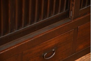 アンティーク家具　古民具・骨董 味わい深い　引き出し付き縦桟引き戸収納箪笥　サイドボード(水屋箪笥、下駄箱)