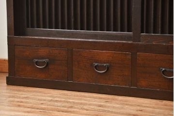 アンティーク家具　古民具・骨董 味わい深い　引き出し付き縦桟引き戸収納箪笥　サイドボード(水屋箪笥、下駄箱)