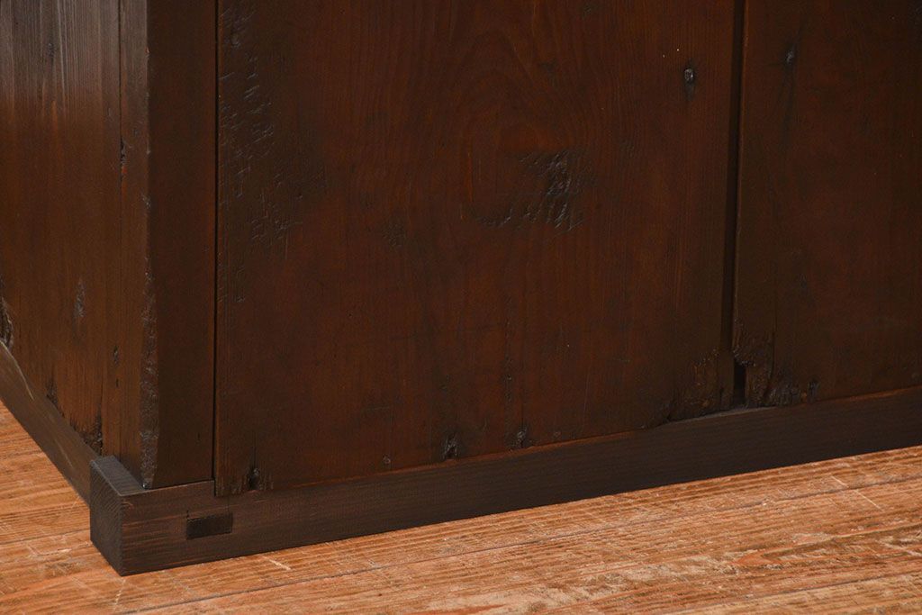 アンティーク家具　古民具・骨董 味わい深い　引き出し付き縦桟引き戸収納箪笥　サイドボード(水屋箪笥、下駄箱)