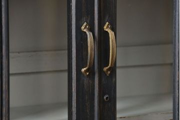 アンティーク家具　アンティークペイント仕上げ　二段重ね食器棚(収納棚)