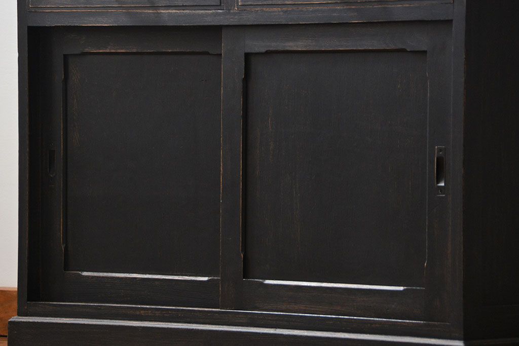 アンティーク家具　アンティークペイント仕上げ　二段重ね食器棚(収納棚)