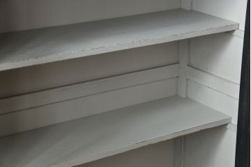 アンティーク家具　アンティークペイント仕上げ　二段重ね食器棚(収納棚)