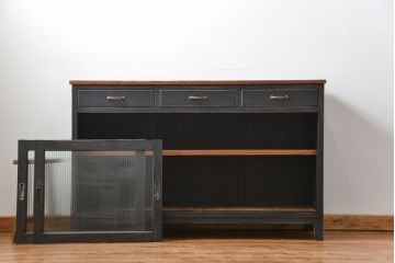 アンティーク家具　アンティークペイント　シックな脚付きモールガラスキッチンキャビネット(食器棚、収納棚)