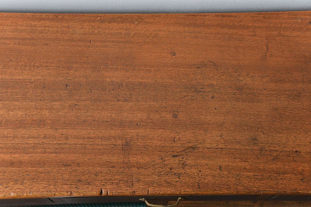 アンティーク家具　アンティークペイント　シックな脚付きモールガラスキッチンキャビネット(食器棚、収納棚)