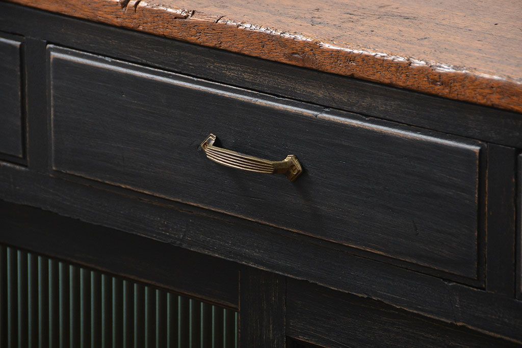 アンティーク家具　アンティークペイント　シックな脚付きモールガラスキッチンキャビネット(食器棚、収納棚)