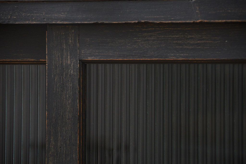 アンティーク家具　アンティークペイント　シックな脚付きモールガラスキッチンキャビネット(食器棚、収納棚)