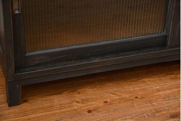 アンティーク家具　アンティークペイント　シックな脚付きモールガラスキッチンキャビネット(食器棚、収納棚)