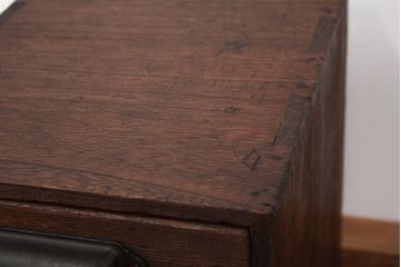 アンティーク家具　アンティーク 古い木の四段小引き出し
