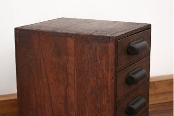 アンティーク家具　アンティーク 古い木の四段小引き出し