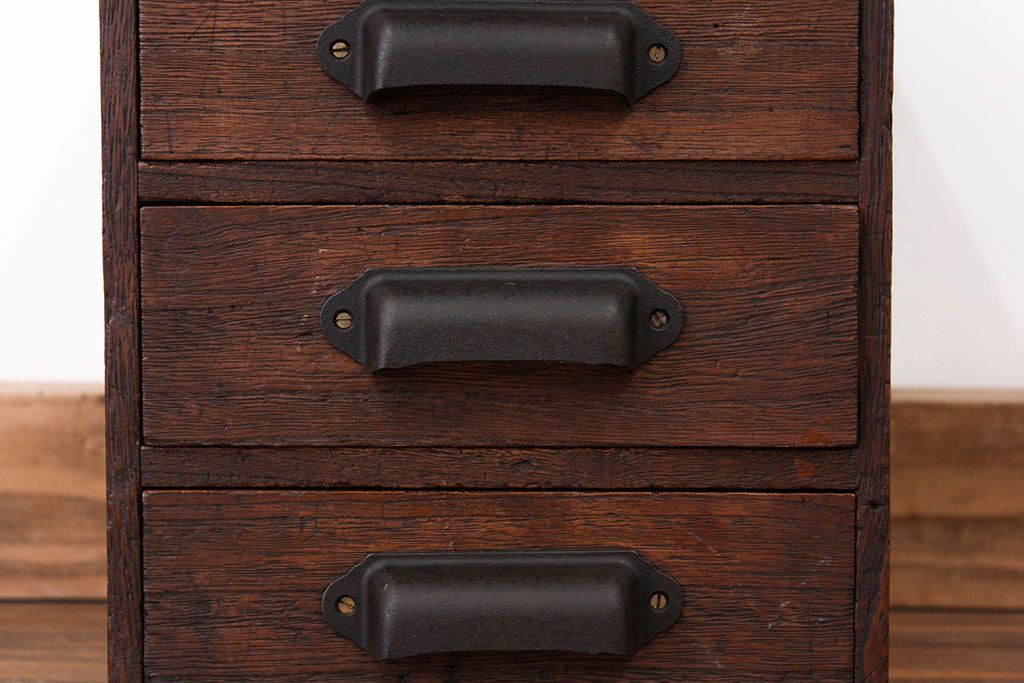 アンティーク家具　アンティーク 古い木の四段小引き出し