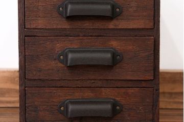 アンティーク家具　アンティーク 古い木の四段小引き出し