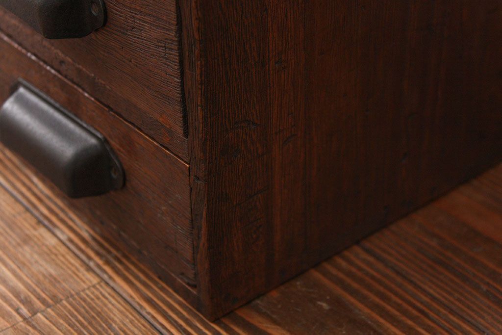 アンティーク家具　アンティーク 古い木の四段小引き出し