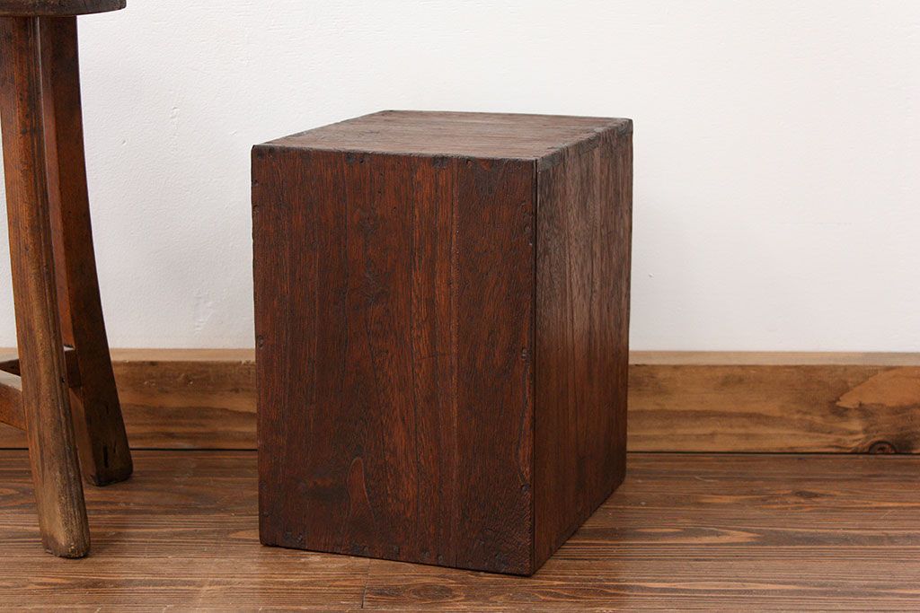 アンティーク家具　アンティーク 古い木の四段小引き出し