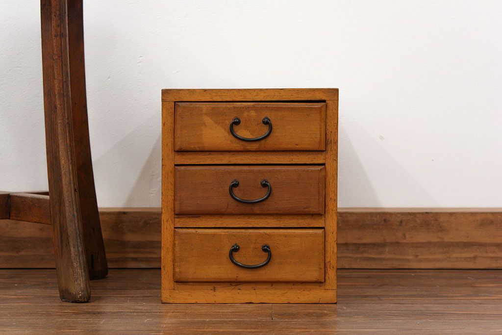 レトロ家具　昭和レトロ 古い木の三段小引き出し