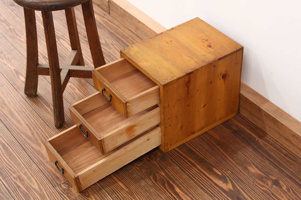 レトロ家具　昭和レトロ 古い木の三段小引き出し