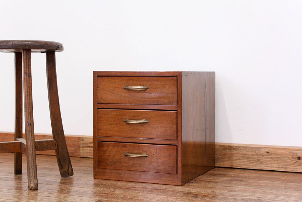 レトロ家具　昭和レトロ 引き出し3杯のアンティーク小引き出し　