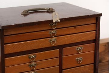 レトロ家具　昭和レトロ 珍品　歯医者さんの古い往診箱(小引き出し)