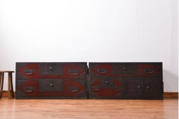 アンティーク家具　古民具・骨董 観音開き戸付きの変わり型　前面欅材佐渡箪笥(八幡箪笥)