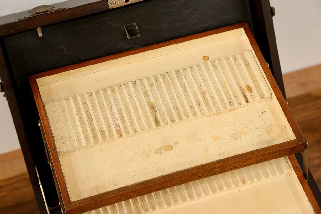 アンティーク家具　アンティーク 歯医者さんの古い往診箱(小引き出し、裁縫箱)