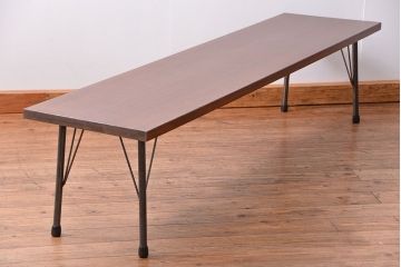 和製アンティーク　天板一枚板　使い込まれた古材天板の鉄脚テーブル(作業台、センターテーブル、店舗什器)(R-013467)