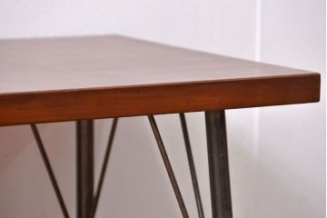 和製アンティーク　天板一枚板　使い込まれた古材天板の鉄脚テーブル(作業台、センターテーブル、店舗什器)(R-013467)