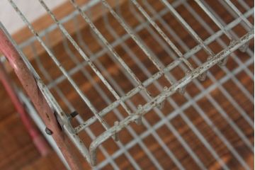 レトロ家具　昭和レトロ 古い商店の小さなアイアンラック(飾り棚、陳列棚)