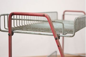 レトロ家具　昭和レトロ 古い商店の小さなアイアンラック(飾り棚、陳列棚)