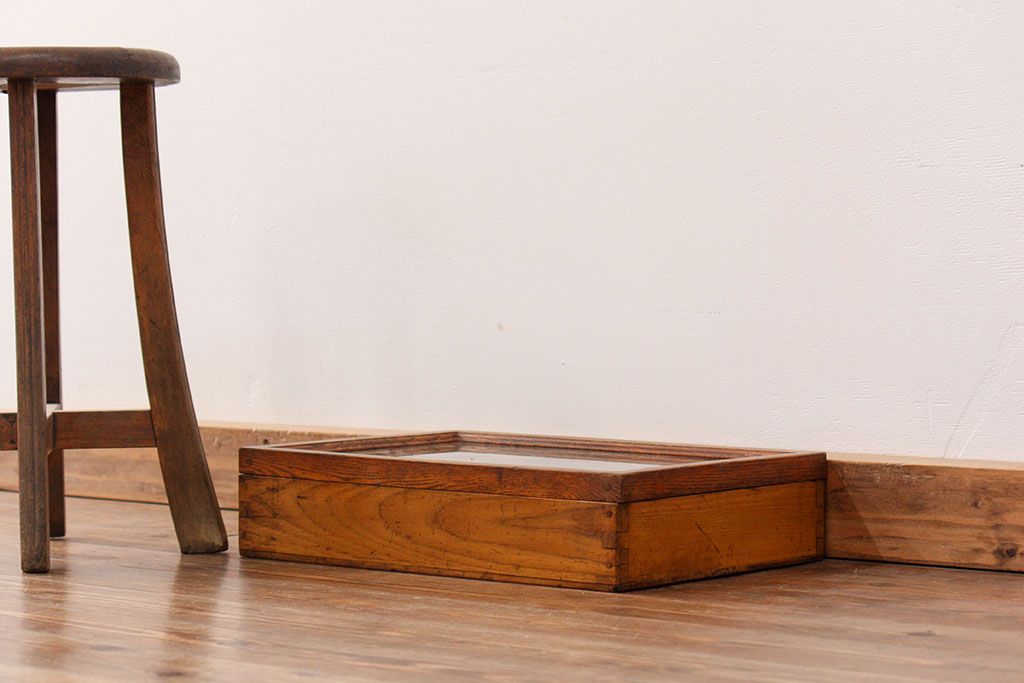 アンティーク家具　アンティーク 古い木のコレクションボックス(ガラスケース、ショーケース)