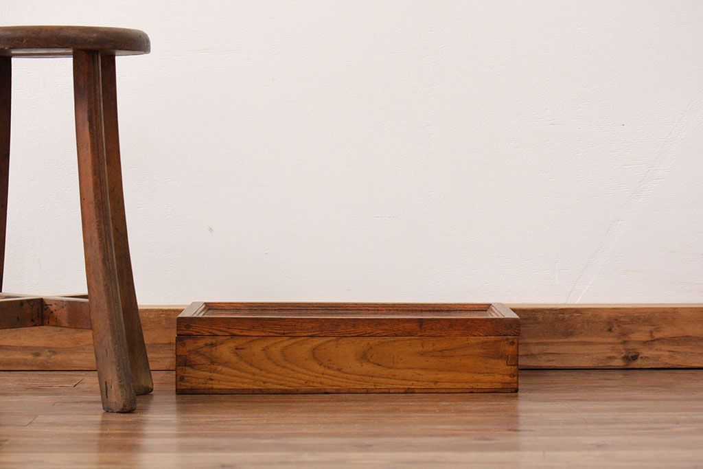 アンティーク家具　アンティーク 古い木のコレクションボックス(ガラスケース、ショーケース)