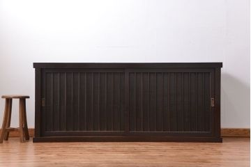 アンティーク家具　古民具・骨董 味わい深い縦桟引き戸の収納箪笥　サイドボード(下駄箱、水屋箪笥)