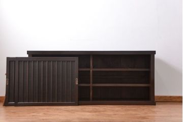 アンティーク家具　古民具・骨董 味わい深い縦桟引き戸の収納箪笥　サイドボード(下駄箱、水屋箪笥)