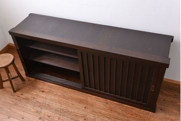 アンティーク家具　古民具・骨董 味わい深い縦桟引き戸の収納箪笥　サイドボード(下駄箱、水屋箪笥)