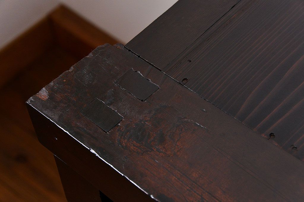 アンティーク家具　古民具・骨董 味わい深い縦桟引き戸の収納箪笥　サイドボード(下駄箱、水屋箪笥)