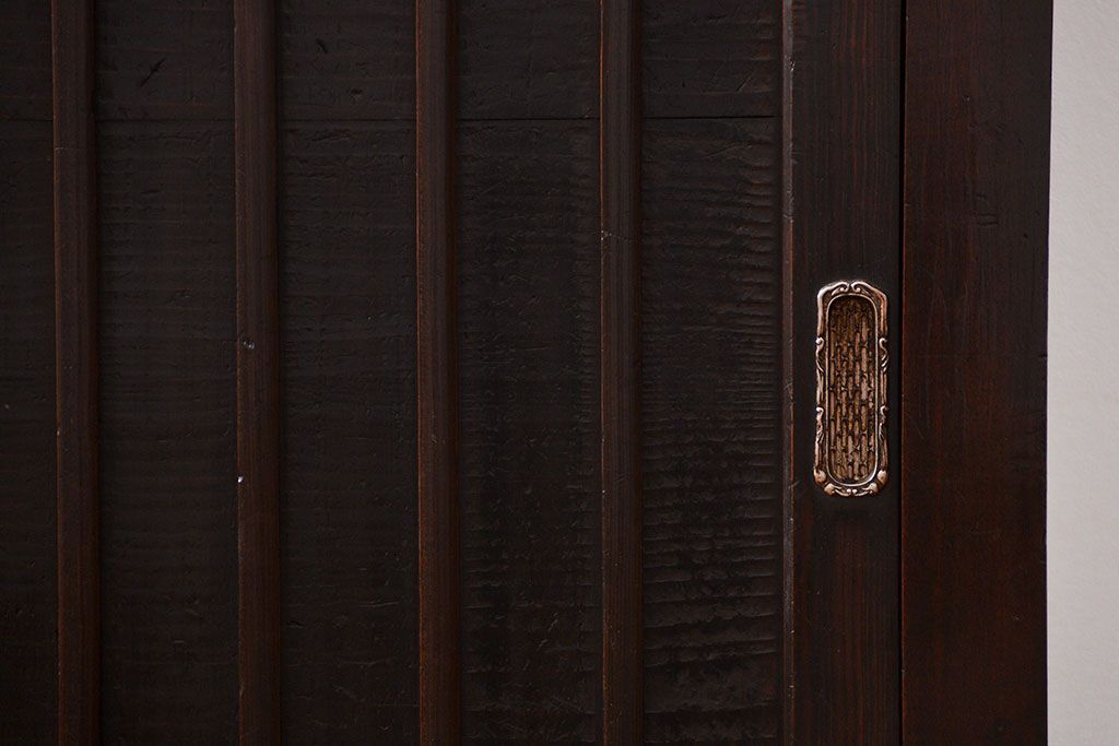 アンティーク家具　古民具・骨董 味わい深い縦桟引き戸の収納箪笥　サイドボード(下駄箱、水屋箪笥)