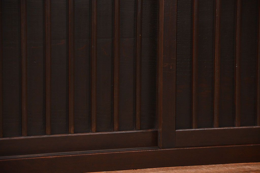 アンティーク家具　古民具・骨董 味わい深い縦桟引き戸の収納箪笥　サイドボード(下駄箱、水屋箪笥)