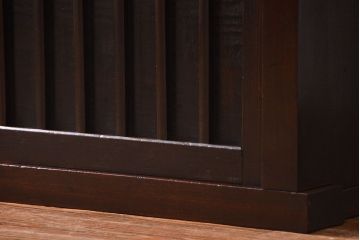 アンティーク家具　古民具・骨董 味わい深い縦桟引き戸の収納箪笥　サイドボード(下駄箱、水屋箪笥)