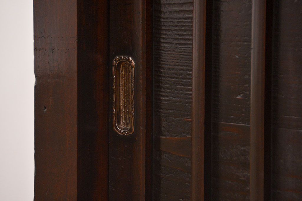 アンティーク家具　古民具・骨董 味わい深い縦桟引き戸の収納箪笥　サイドボード(下駄箱、水屋箪笥)