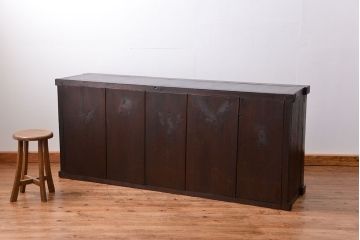 アンティーク家具　古民具・骨董 味わい深い縦桟引き戸の収納箪笥　サイドボード(下駄箱、水屋箪笥)